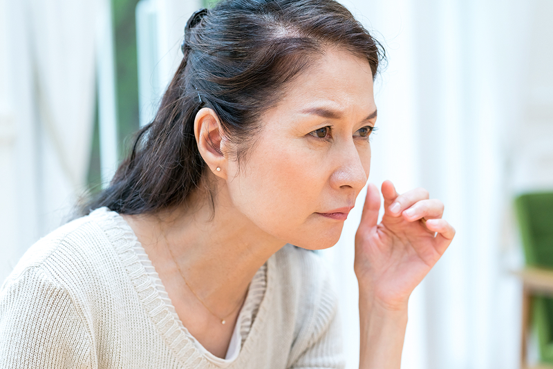 見え方に違和感を抱える女性